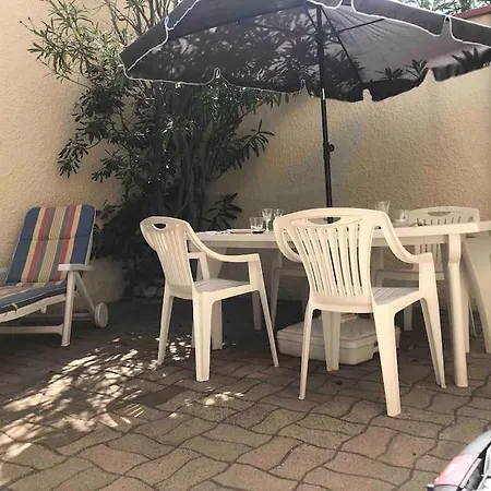 Le Zodiaque A La Clim Terrasse 4 Personnes Сasa de vacaciones Le Barcarès